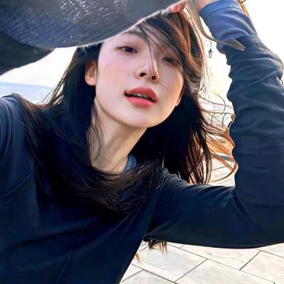 追梦的黎族女娃娃